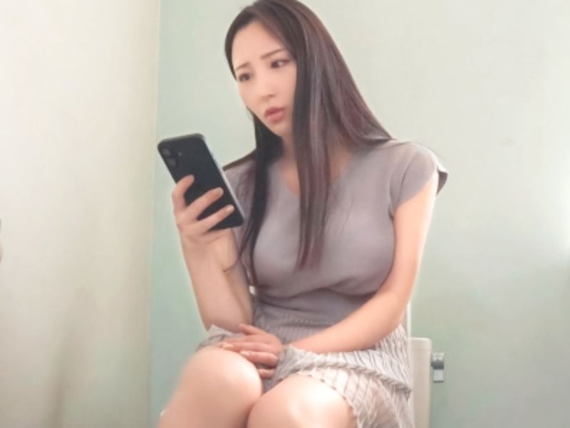 ［中出し不貞/レスお膣］はあはあ…この子とシタぃ！出会い系で調達したチ〇コに美乳ママが種付けさせちまうエロ動画WWWWWWWWWW