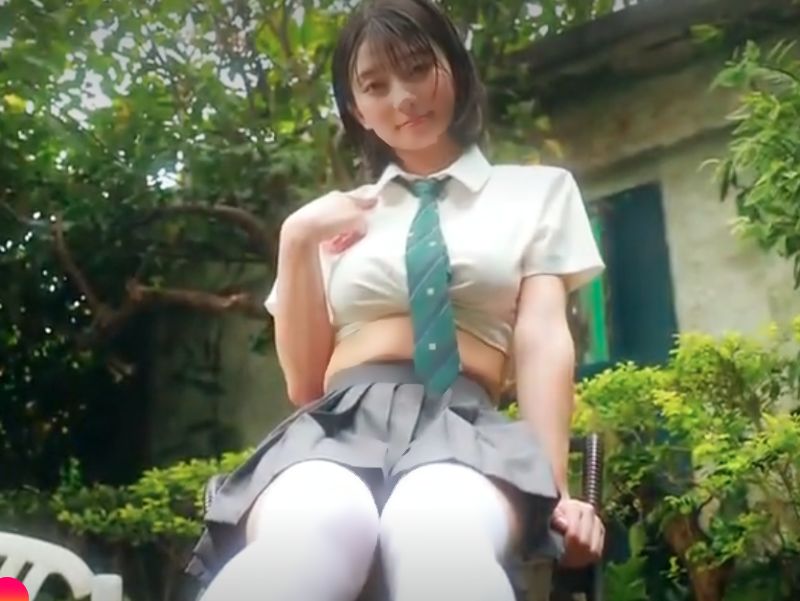 ［瀬戸環奈/イメビ］ねぉパンツ…魅せちゃうぉ！ヘソ出しの女子高生レイヤーが美巨乳でオナサポショットを連発。エロ動画WWWWWW